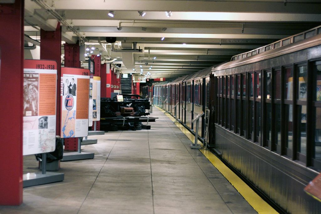 Z brooklynské stanice Court Street se stalo muzeum Historické vozy v New York Transit Museum ve stanici Court Street