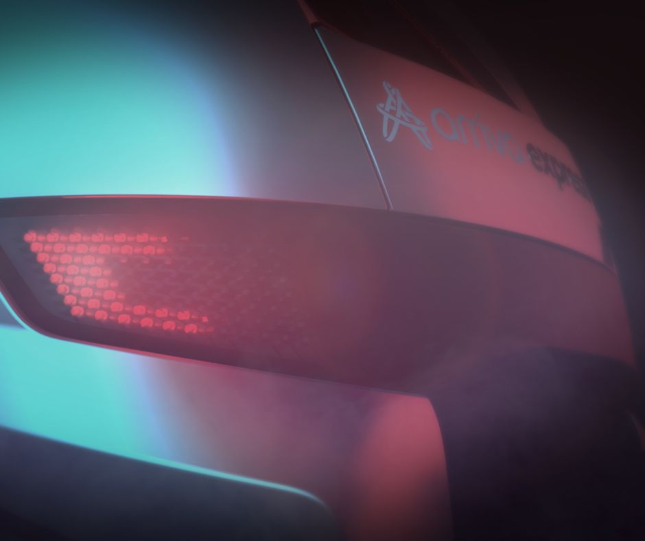 Tyrkysová s fialovou linkou a velkým X, to jsou naše vlaky z Prahy na západ Čech