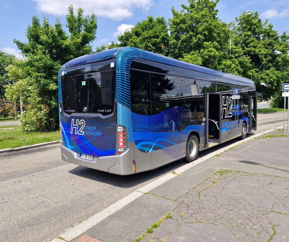 Na linkách v okolí Plzně testujeme elektrobus, cestujícím nabízí obvyklý komfort