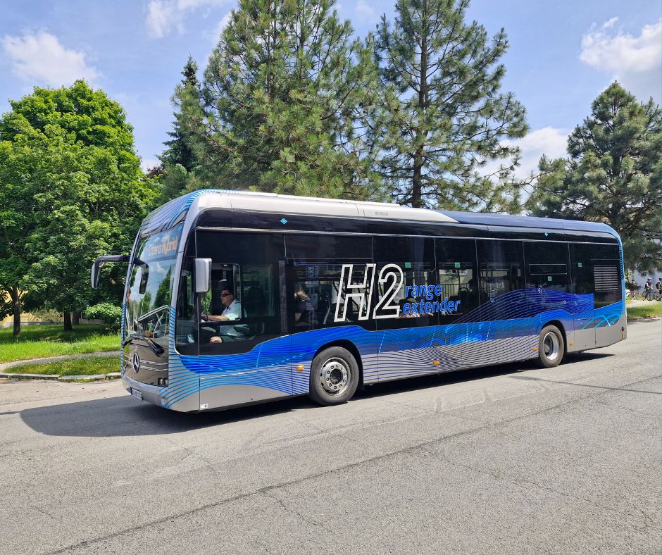 Na linkách v okolí Plzně testujeme elektrobus, cestujícím nabízí obvyklý komfort