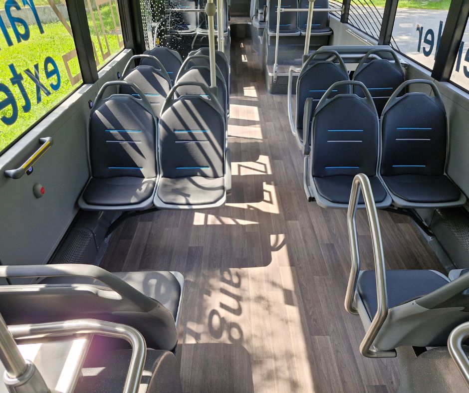 Na linkách v okolí Plzně testujeme elektrobus, cestujícím nabízí obvyklý komfort