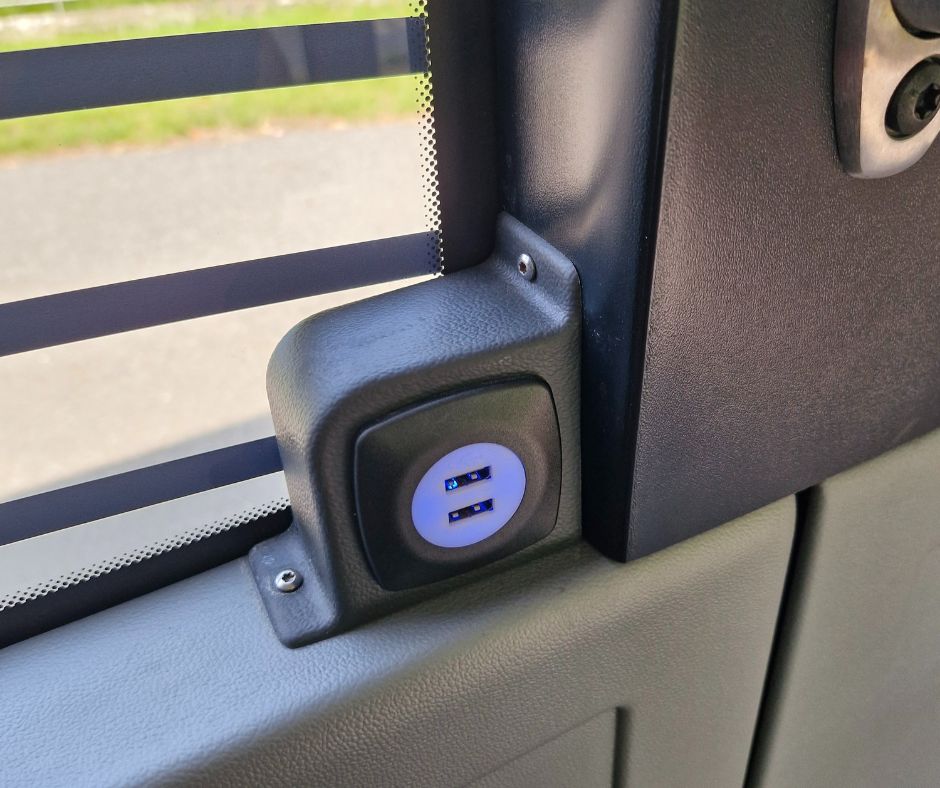 Na linkách v okolí Plzně testujeme elektrobus, cestujícím nabízí obvyklý komfort