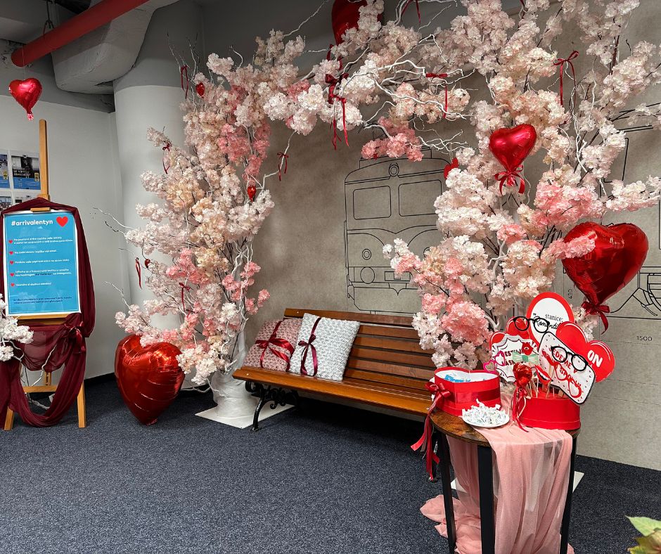 Vyfoťte se na naší zamilované lavičce, pět párů potěšíme valentýnským balíčkem