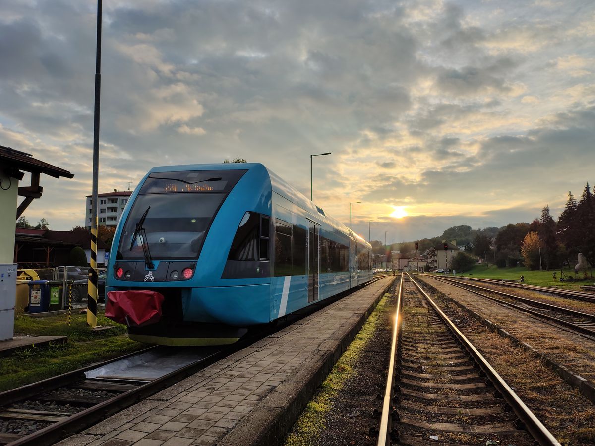 Vítěz fotosoutěže si odnáší cenu v podobě našeho autobusu z kostiček Lega