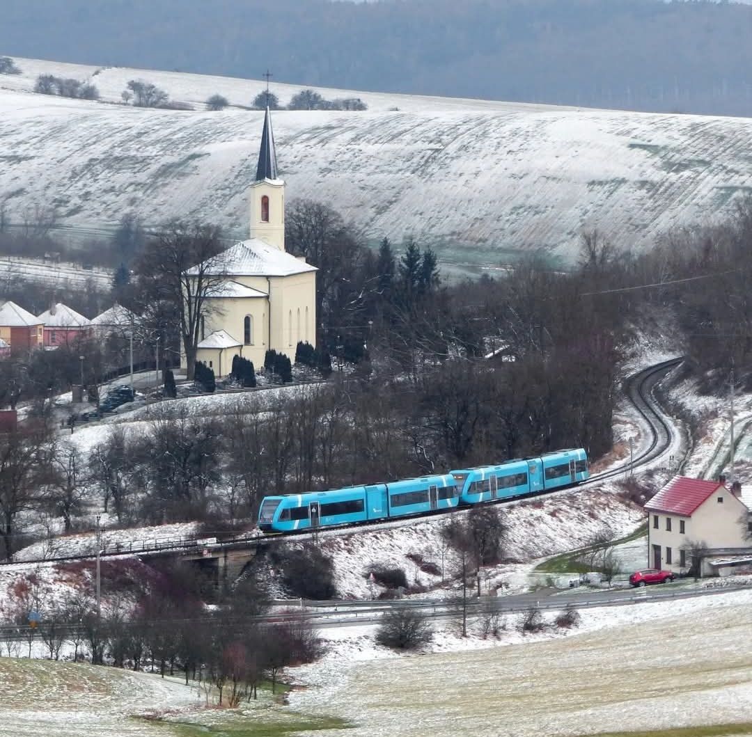 Vítěz fotosoutěže si odnáší cenu v podobě našeho autobusu z kostiček Lega