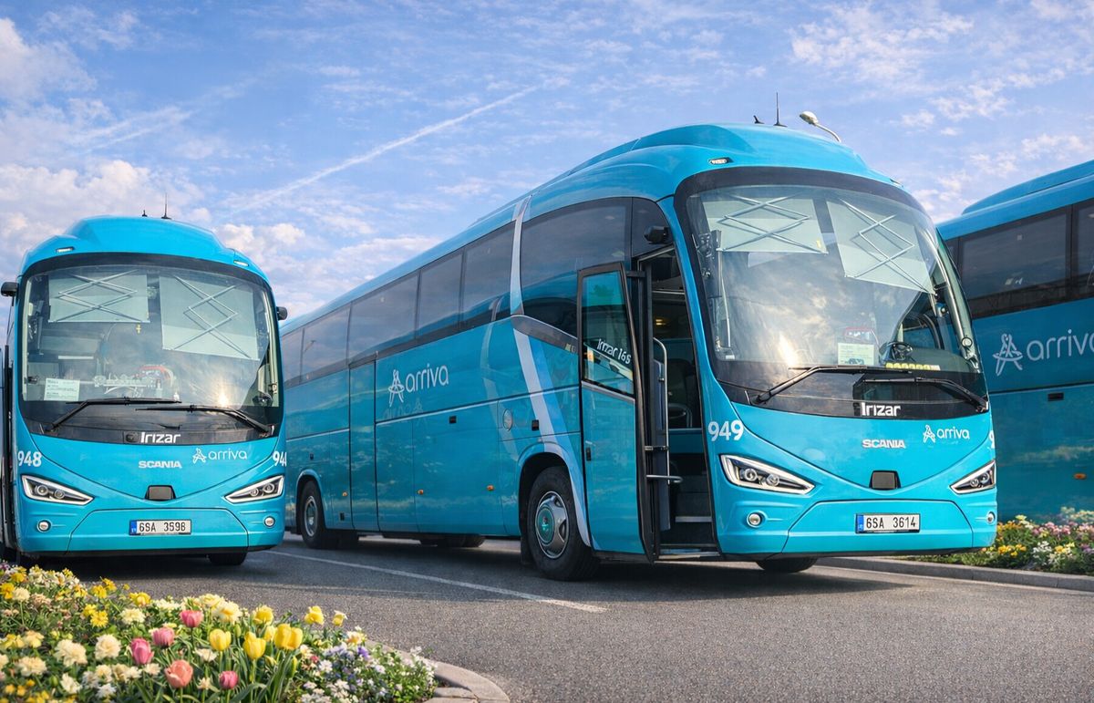 Vítěz fotosoutěže si odnáší cenu v podobě našeho autobusu z kostiček Lega