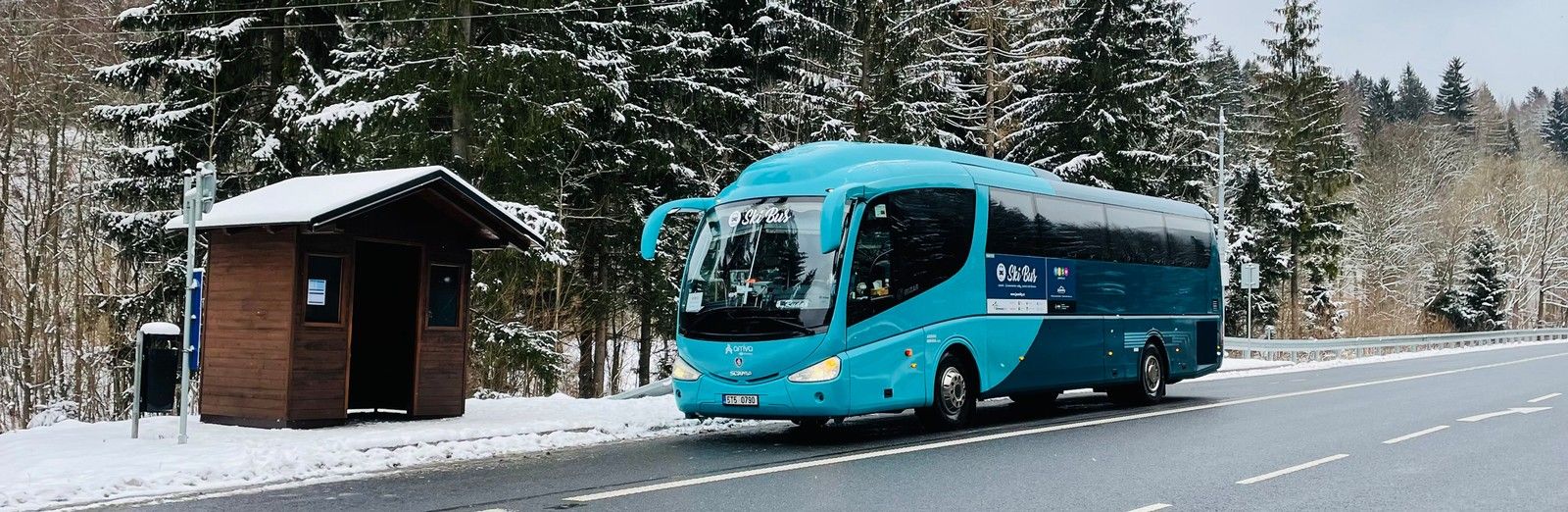 V našich autobusech a vlacích převezeme i běžky, z Jeseníku do Losin jezdí skibus