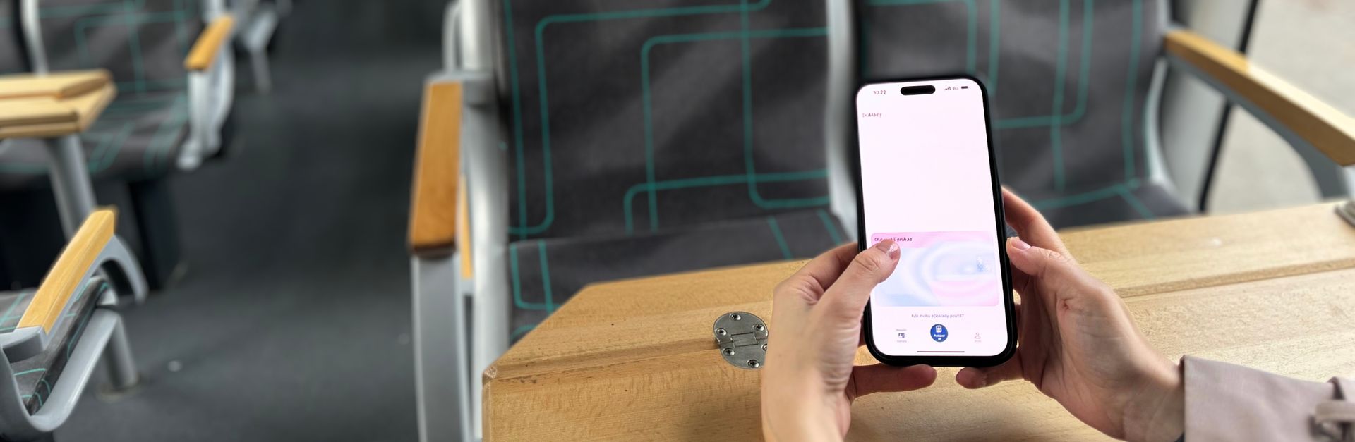 Pro slevy v jízdném uznáváme eDoklady, v našem vlaku k tomu stačí občanka v mobilu