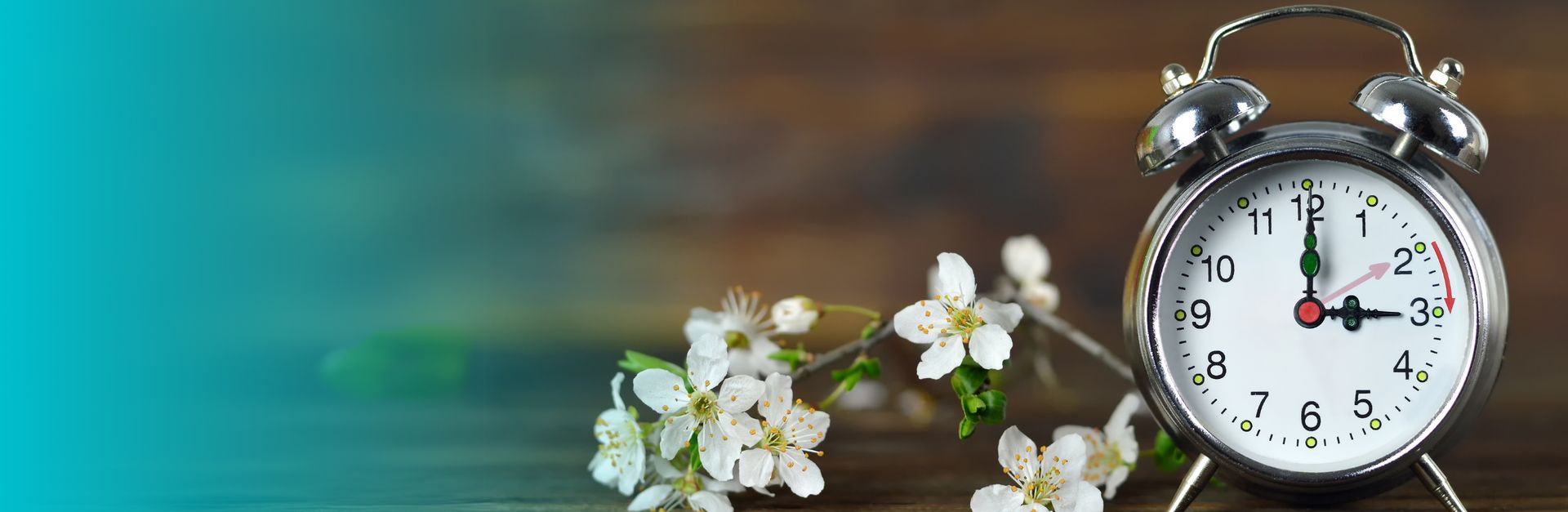 Poslední březnový víkend bude o hodinu kratší, změna času se našich vlaků netýká