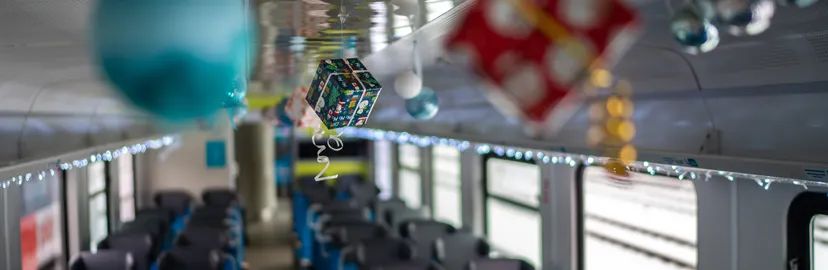 Náš vánoční vlak svítí stovkami světýlek a letos plní přání dětí z dětského domova