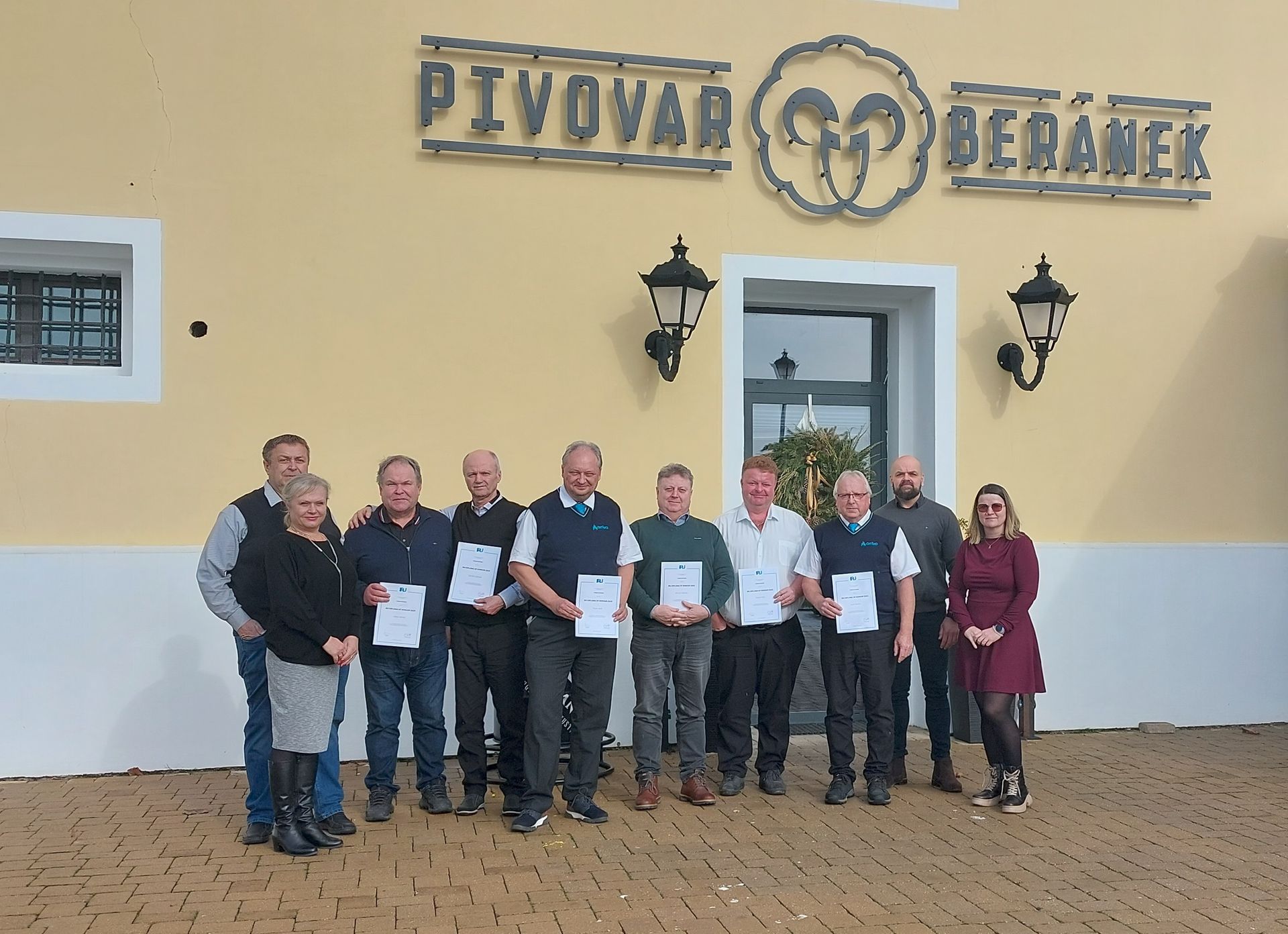 Jako 250krát objet Zemi, šestice našich řidičů získala prestižní ocenění IRU