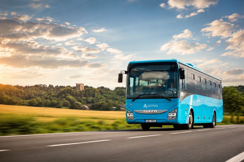 Od září se vrací školní spoje i plný provoz Arriva Expressů, u vlaků pozor na výluky