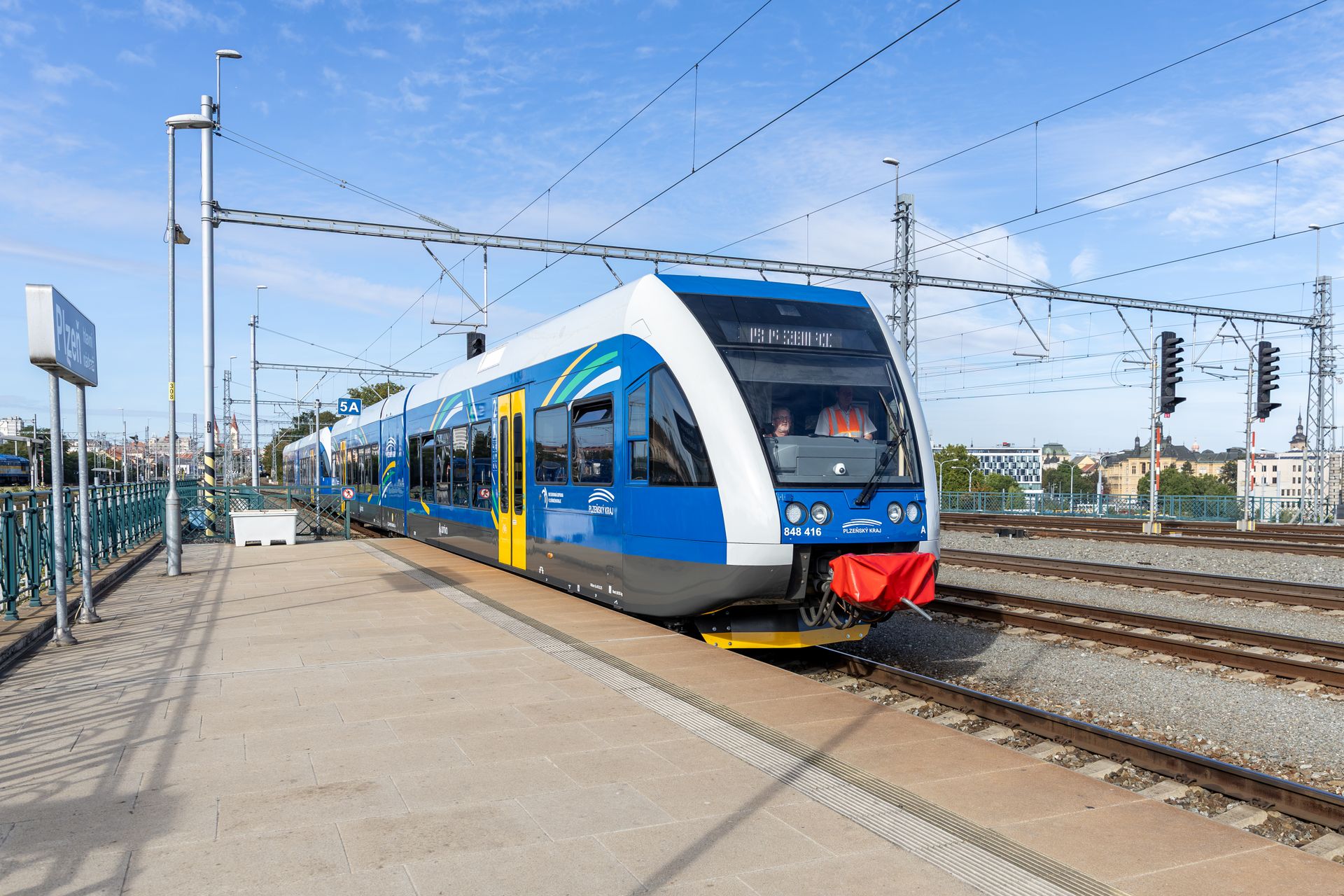 Představili jsme motoráky pro linku Plzeň - Domažlice, mají ikonické žluté dveře